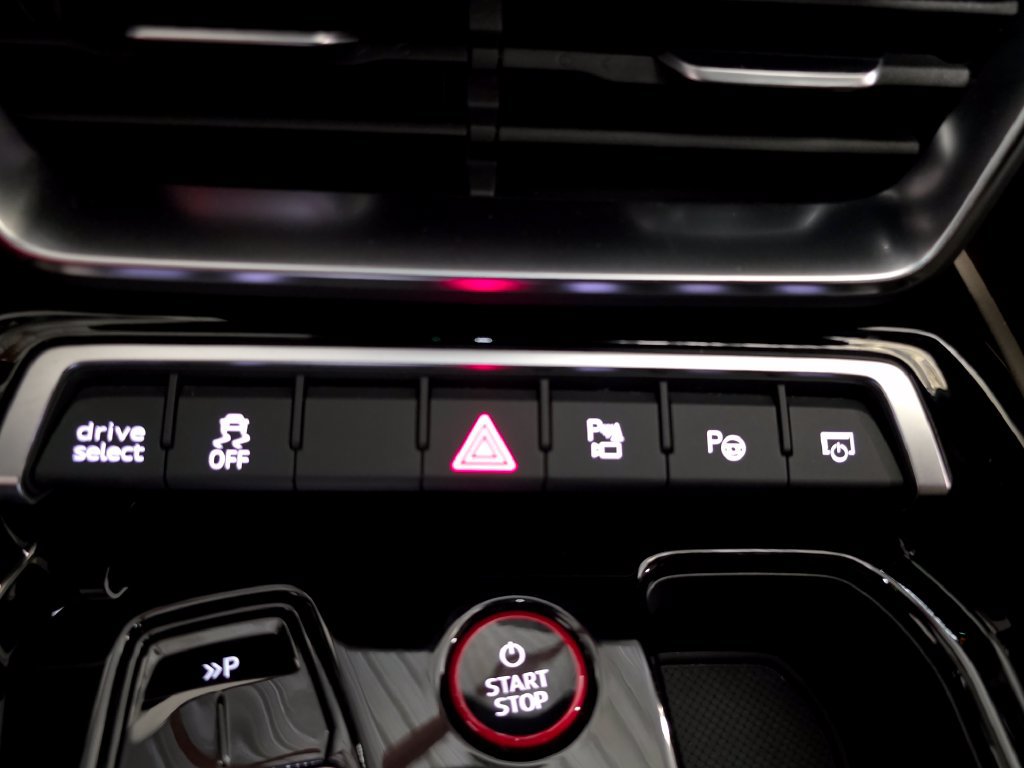 Certified 2023 Audi e-tron GT Prestige AWD/4WD image 30