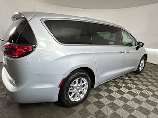 Used 2024 Chrysler Pacifica Touring-L FWD video 2