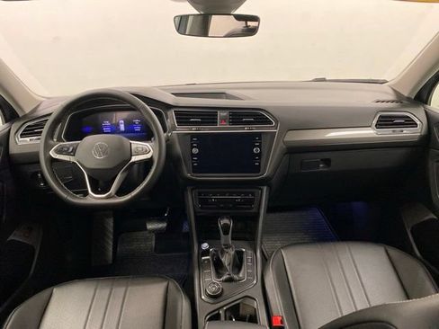 Used 2024 Volkswagen Tiguan SE AWD/4WD image 19