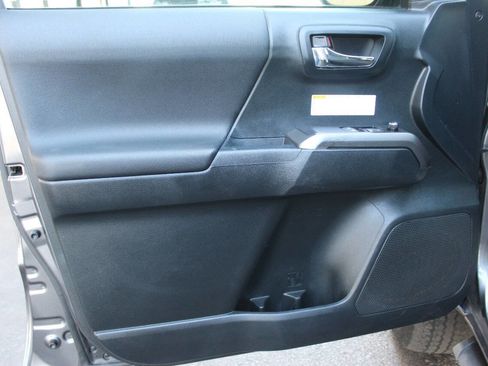 Used 2016 Toyota Tacoma TRD Off-Road w/ Towing Package image 17