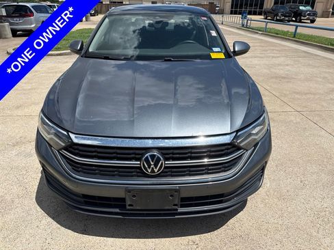 Used 2023 Volkswagen Jetta SE FWD image 2