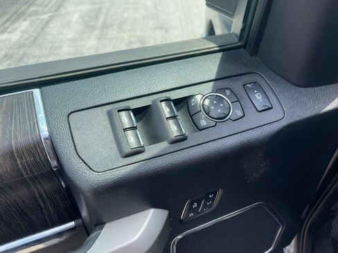 Used 2021 Ford F250 Lariat w/ Lariat Value Package AWD/4WD image 13