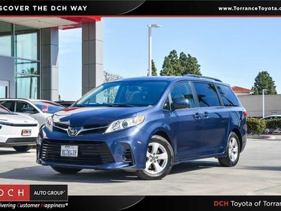 Used 2018 Toyota Sienna LE w/ Carpet Mat Package