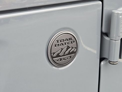 New 2025 Jeep Gladiator Sport image 7