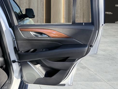 Used 2018 Cadillac Escalade Premium Luxury image 42