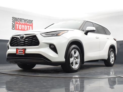 Used 2024 Toyota Highlander LE image 33
