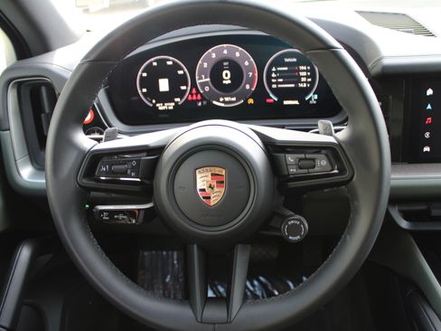 Certified 2025 Porsche Cayenne image 16