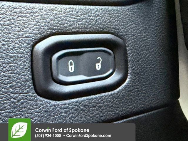 Used 2025 Jeep Gladiator Mojave AWD/4WD image 21