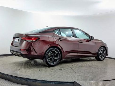 Used 2025 Nissan Sentra SV image 8