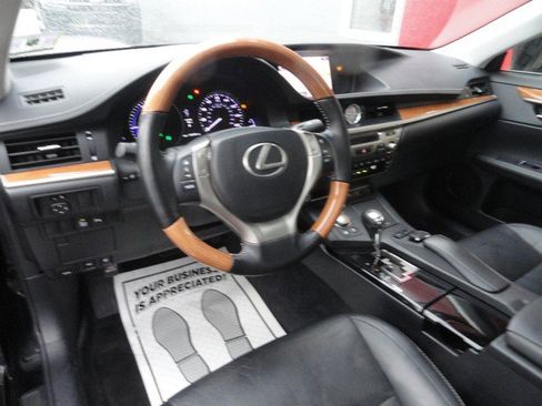 Used 2015 Lexus ES 300h image 7