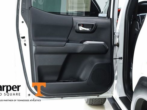 Used 2018 Toyota Tacoma TRD Off-Road image 17