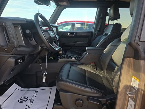 Used 2025 Ford Bronco Badlands image 8