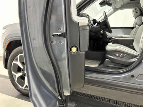 Used 2024 Rivian R1S Adventure AWD/4WD image 32