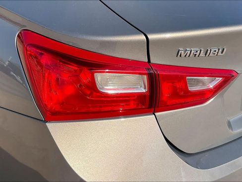 Used 2018 Chevrolet Malibu LT w/ Leather Package FWD image 27