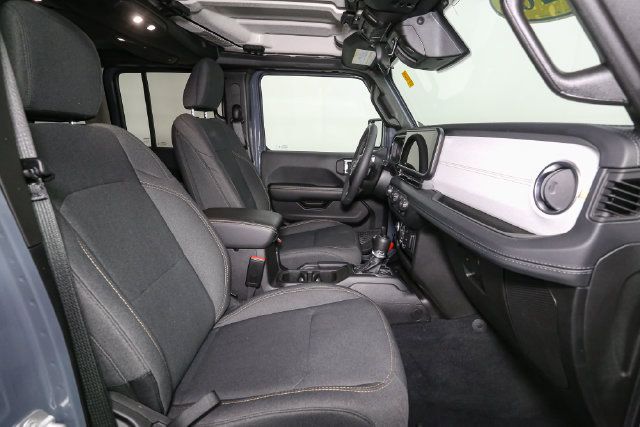Used 2026 Jeep Wrangler Unlimited Sahara AWD/4WD image 17
