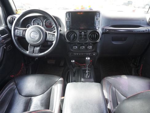 Used 2017 Jeep Wrangler Unlimited Rubicon AWD/4WD image 10