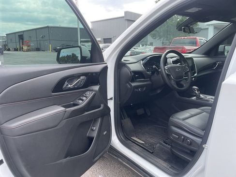 Used 2023 Chevrolet Traverse RS w/ LPO, Floor Liner Package image 18