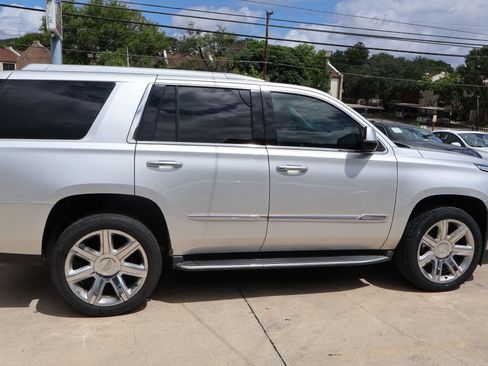 Used 2017 Cadillac Escalade Luxury RWD image 9