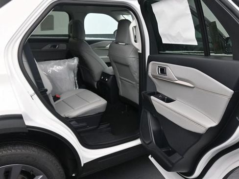 Used 2025 Ford Explorer Active w/ Active Comfort Package AWD/4WD image 13