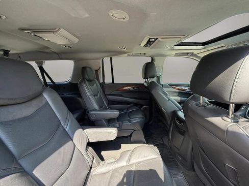 Used 2020 Cadillac Escalade ESV Luxury AWD/4WD image 37