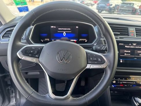 Used 2022 Volkswagen Tiguan SE AWD/4WD image 11