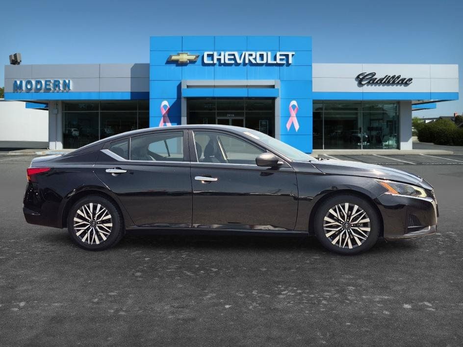 Used 2024 Nissan Altima 2.5 SV FWD image 6