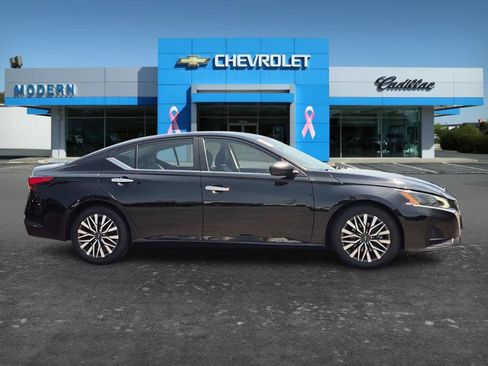 Used 2024 Nissan Altima 2.5 SV FWD image 6