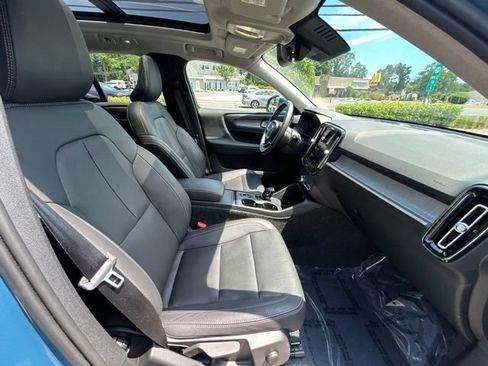 Used 2025 Volvo XC40 B5 Core AWD/4WD image 15