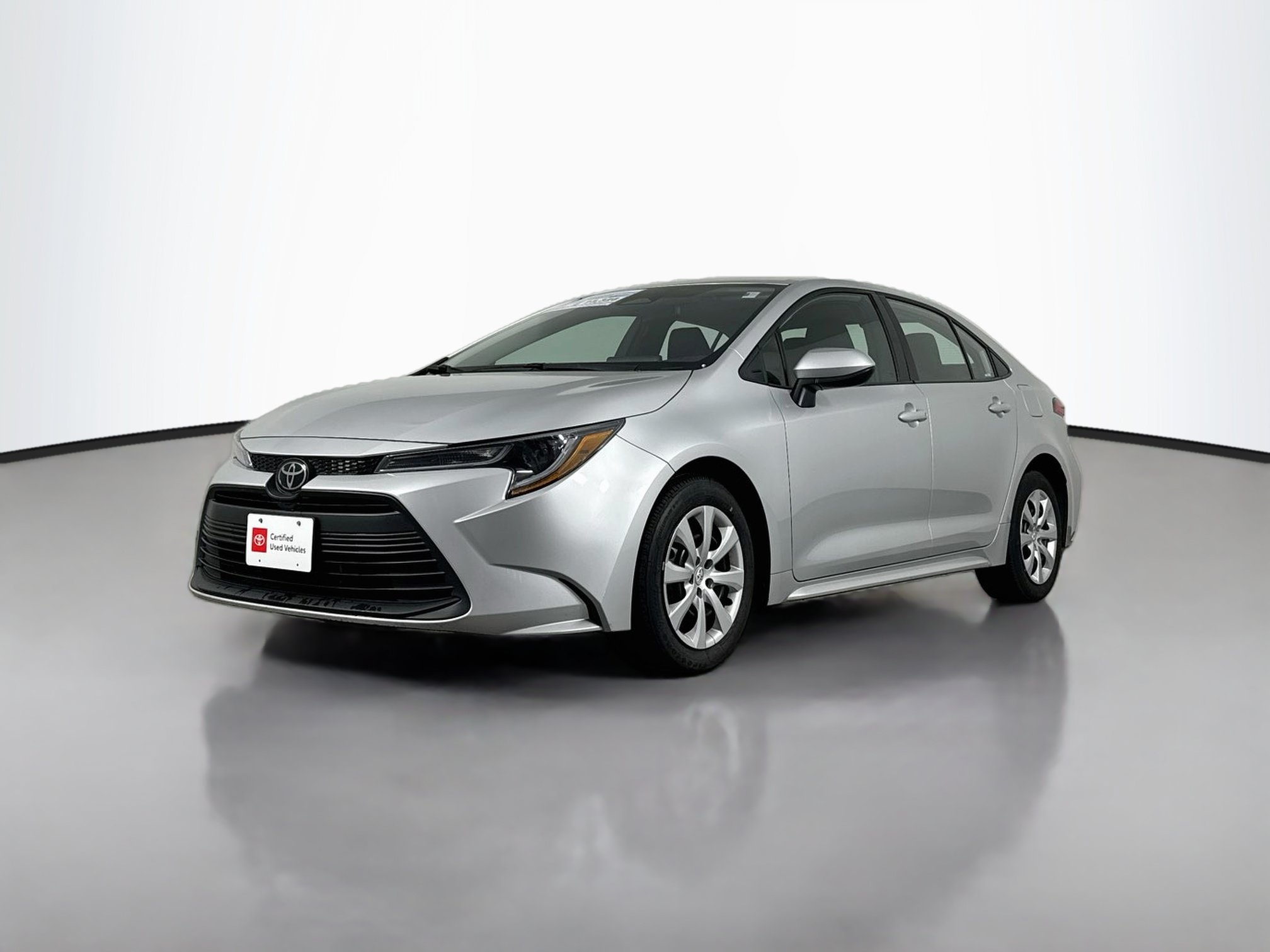 Certified 2025 Toyota Corolla LE FWD image 3