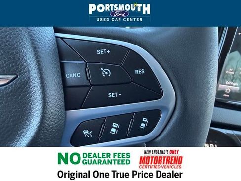Used 2024 Chrysler Pacifica Touring-L image 18