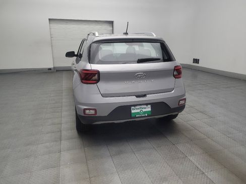 Used 2023 Hyundai Venue SEL FWD image 6