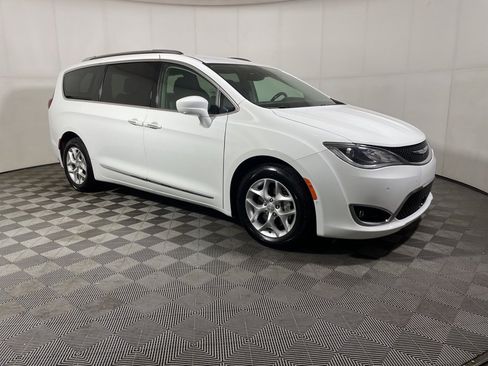 Used 2020 Chrysler Pacifica Touring-L Plus w/ Tire & Wheel Group image 2