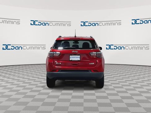 Used 2018 Jeep Compass Latitude w/ Popular Equipment Group AWD/4WD image 7