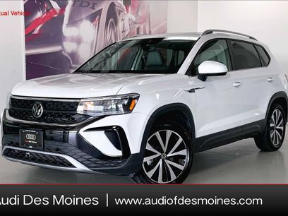Used 2023 Volkswagen Taos SE w/ Panoramic Sunroof Package