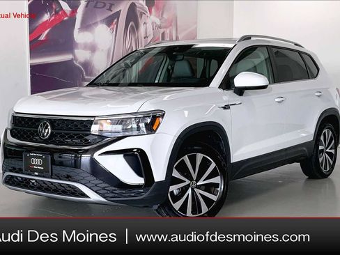 Used 2023 Volkswagen Taos SE w/ Panoramic Sunroof Package AWD/4WD image 1