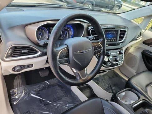 Used 2020 Chrysler Voyager Lxi FWD image 14