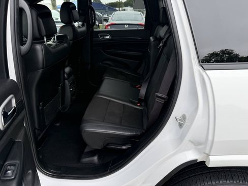 Used 2019 Jeep Grand Cherokee Altitude AWD/4WD image 9