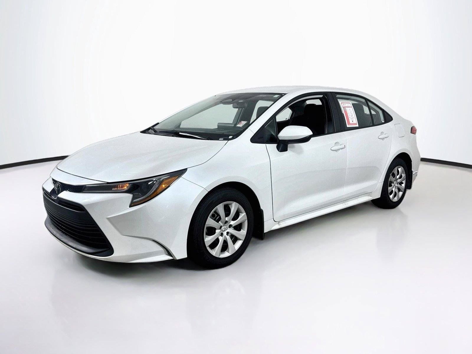 Used 2025 Toyota Corolla LE FWD image 1