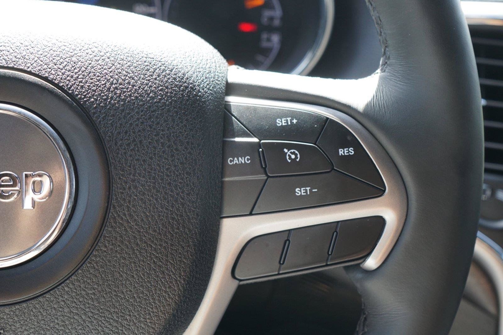 Used 2018 Jeep Grand Cherokee Altitude RWD image 16