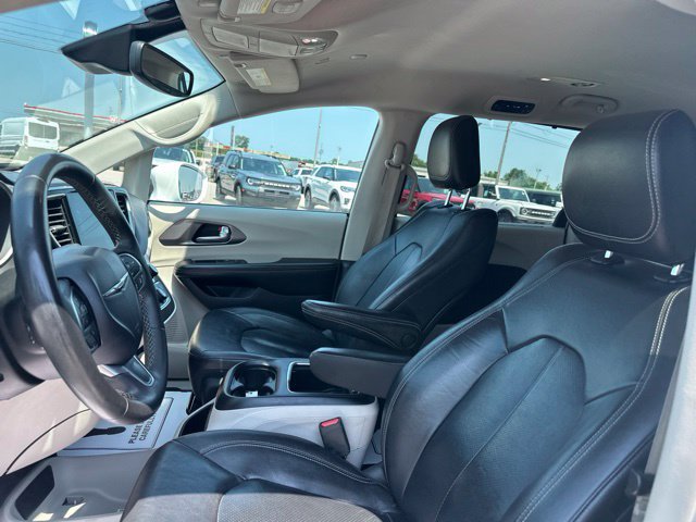 Used 2022 Chrysler Pacifica Touring-L FWD image 32