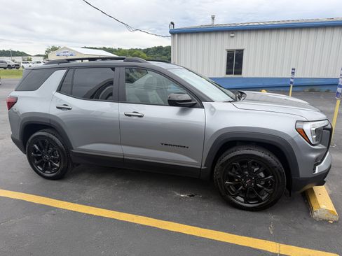 Used 2025 GMC Terrain Elevation w/ Elevation Premium Package AWD/4WD image 7
