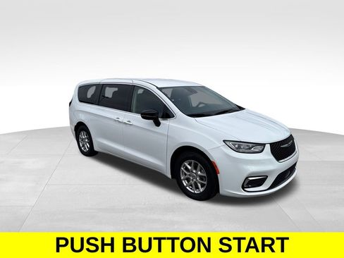 Used 2024 Chrysler Pacifica Touring-L FWD image 8