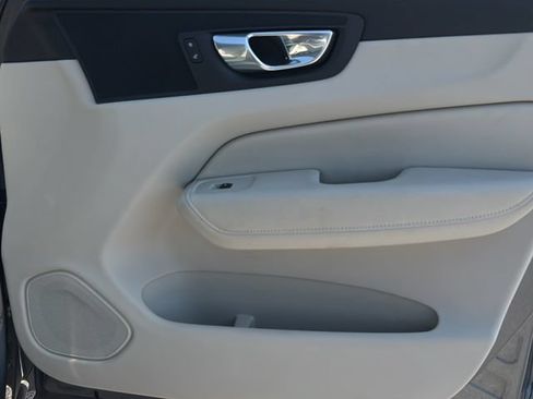 Used 2021 Volvo XC60 T5 Momentum AWD/4WD image 12