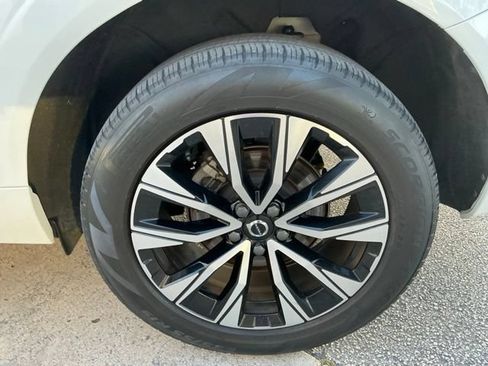 Certified 2024 Volvo XC60 B5 Core w/ Protection Package Premier AWD/4WD image 9
