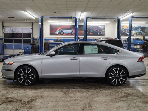 Used 2023 Honda Accord Touring image 29