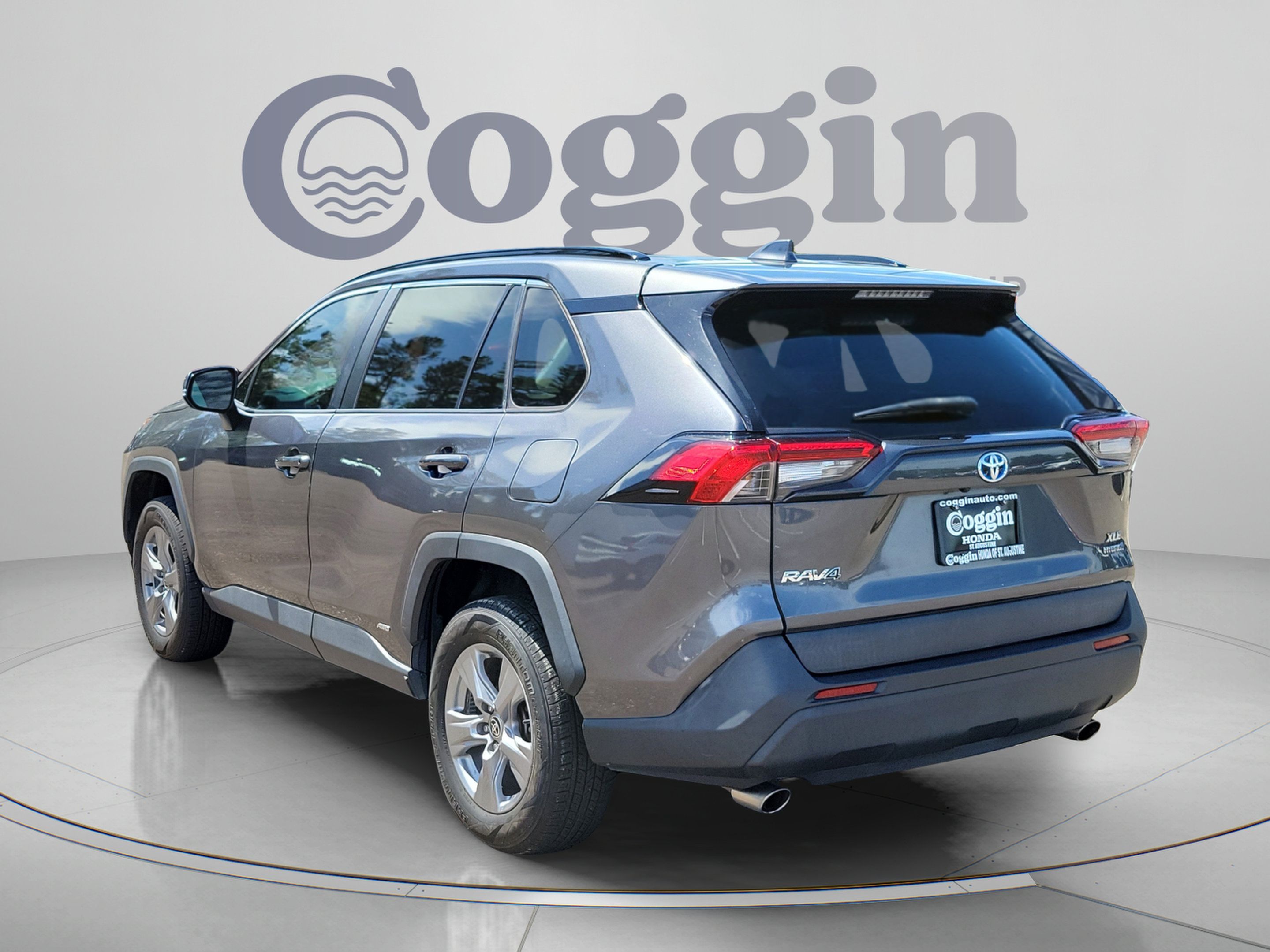 Used 2022 Toyota RAV4 XLE w/ Convenience Package AWD/4WD image 3