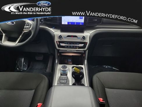 Used 2022 Ford Explorer XLT image 15