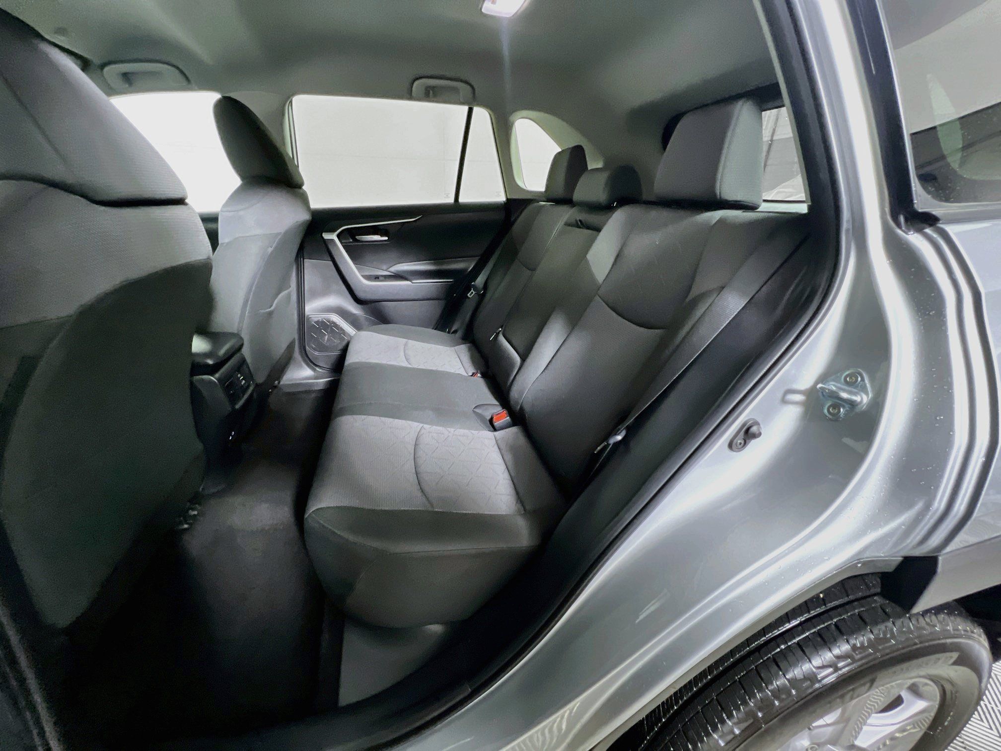 Used 2025 Toyota RAV4 XLE FWD image 29