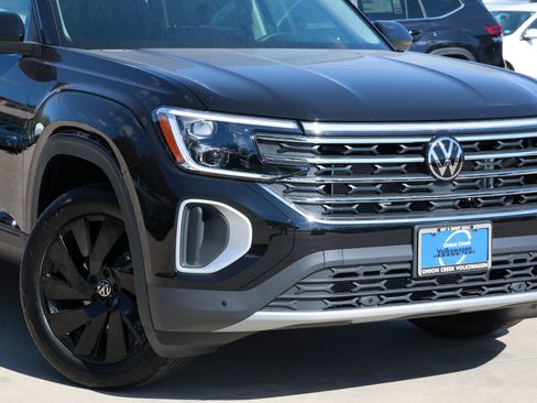 Certified 2026 Volkswagen Atlas SE FWD image 3