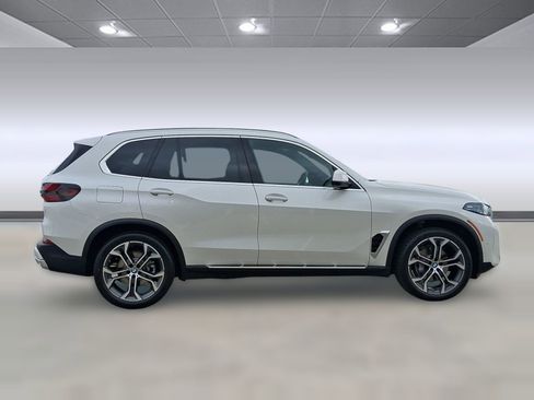 Used 2026 BMW X5 sDrive40i w/ Executive Package image 8